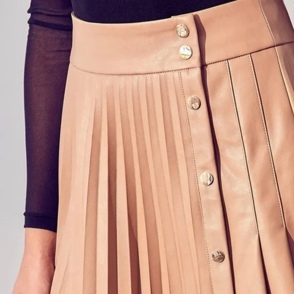 #08 Pleated Faux Leather Mini Skirt - Picture 2 of 5